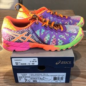 ASICS Gel-Noosa Running Shoes